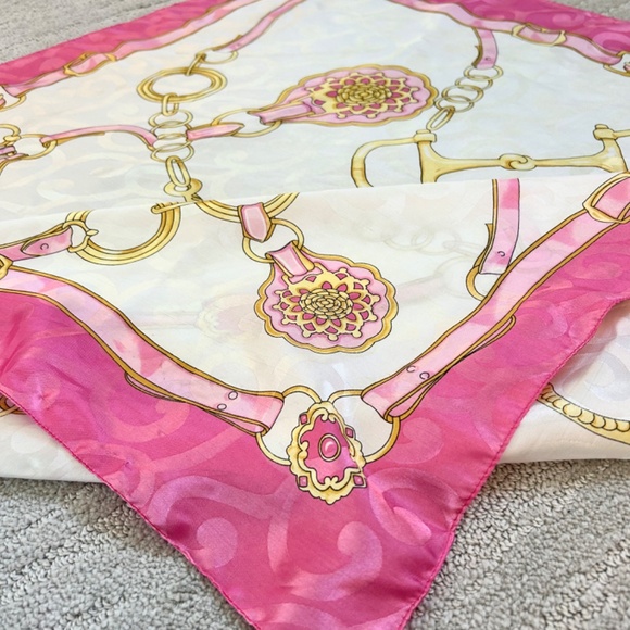 Copy Gucci Pink Gold Large Scarf with Logo - Picture 3 of 3
